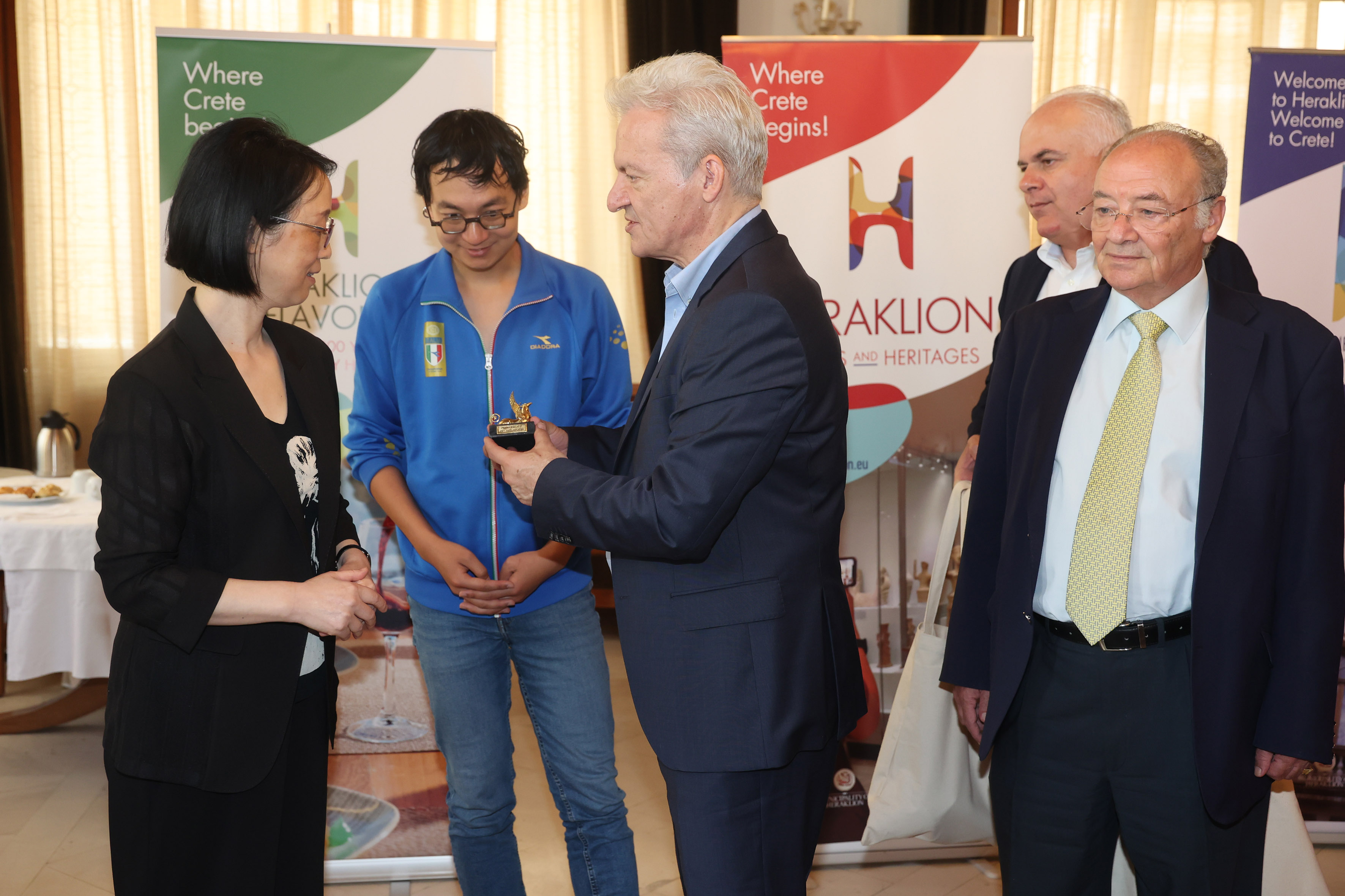 ΚΙνεζικη αντιπροσωπεία Ηρακλειο