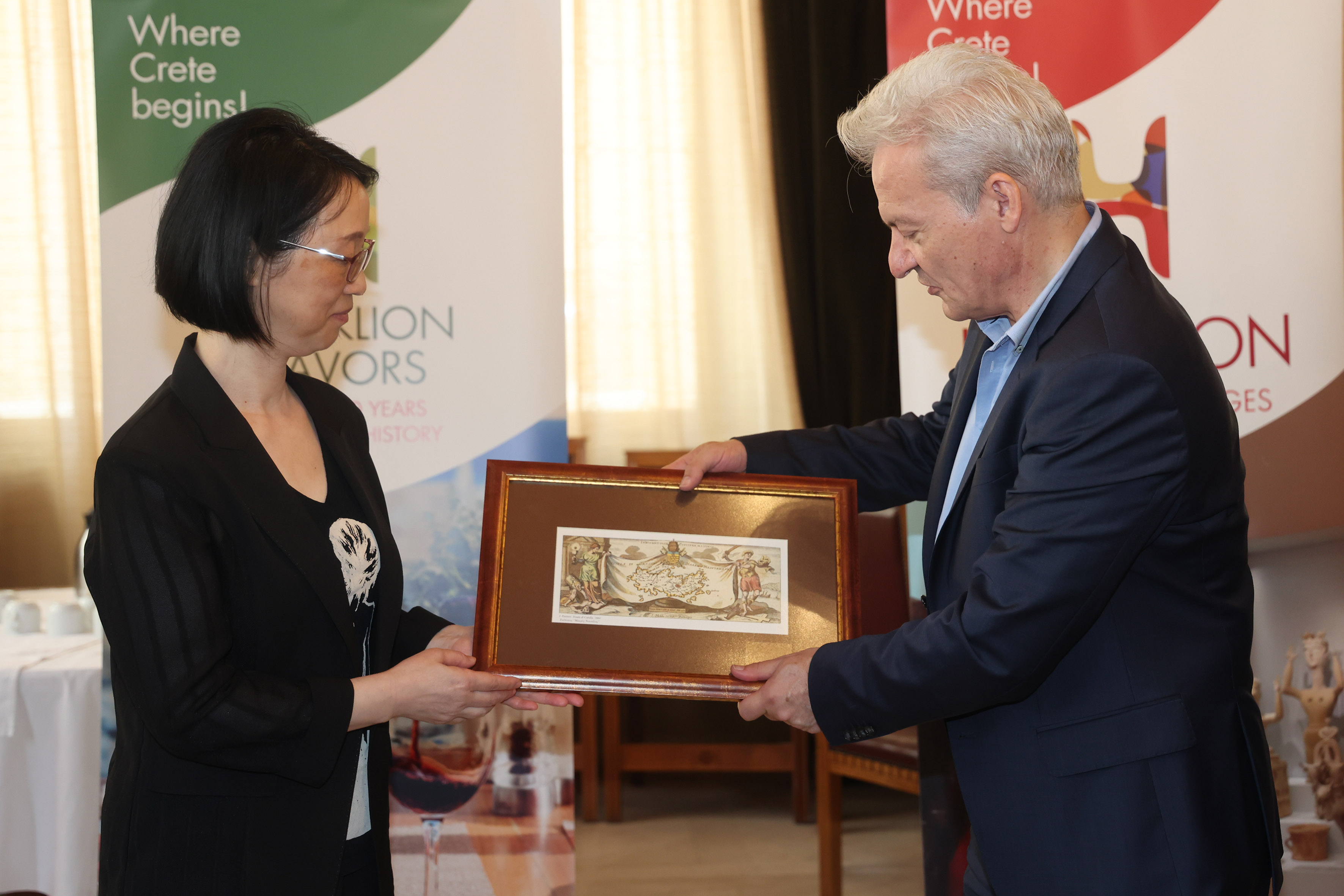 ΚΙνεζικη αντιπροσωπεία Ηρακλειο