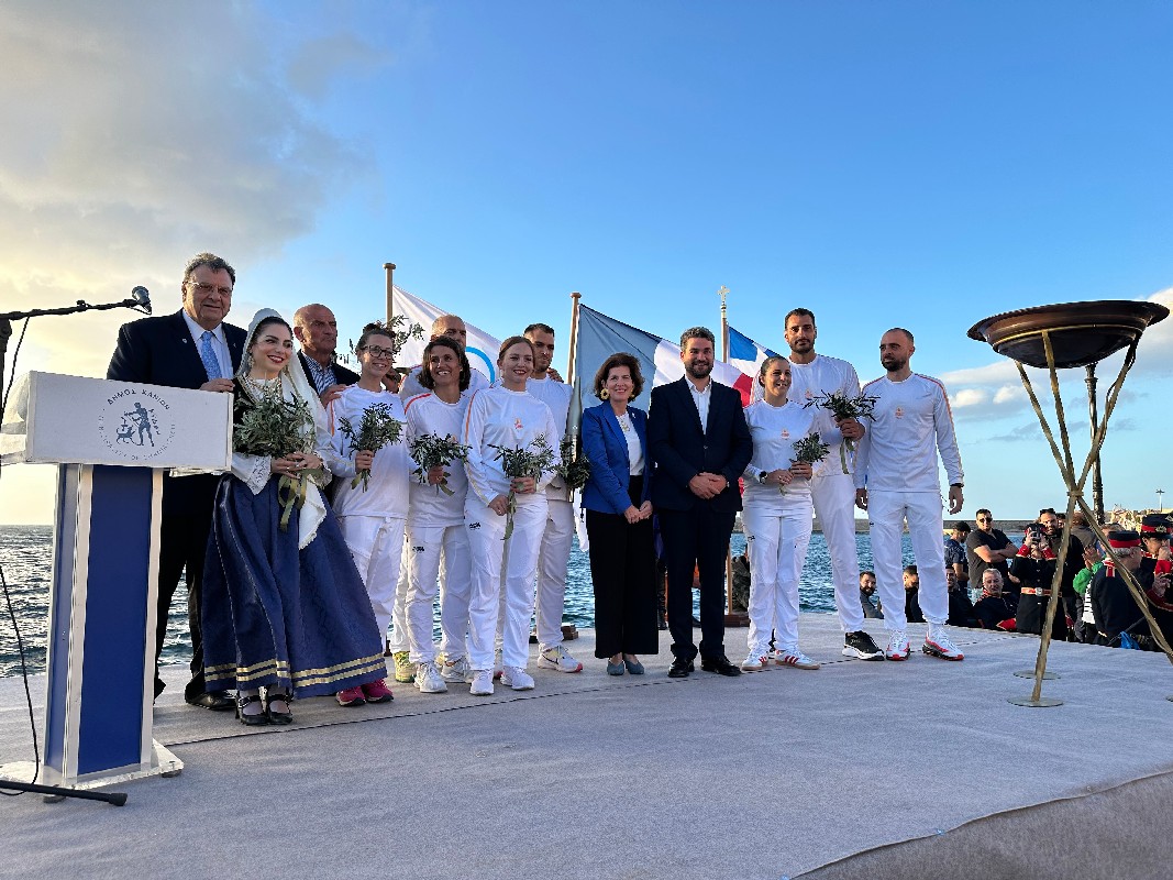 Στην καρδιά του Ενετικού Λιμανιού και με κάθε επισημότητα, τα Χανιά υποδέχθηκαν την Ολυμπιακή Φλόγα 