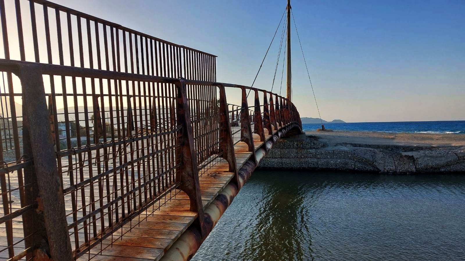 pezogefyra kalatrava karavolas 1