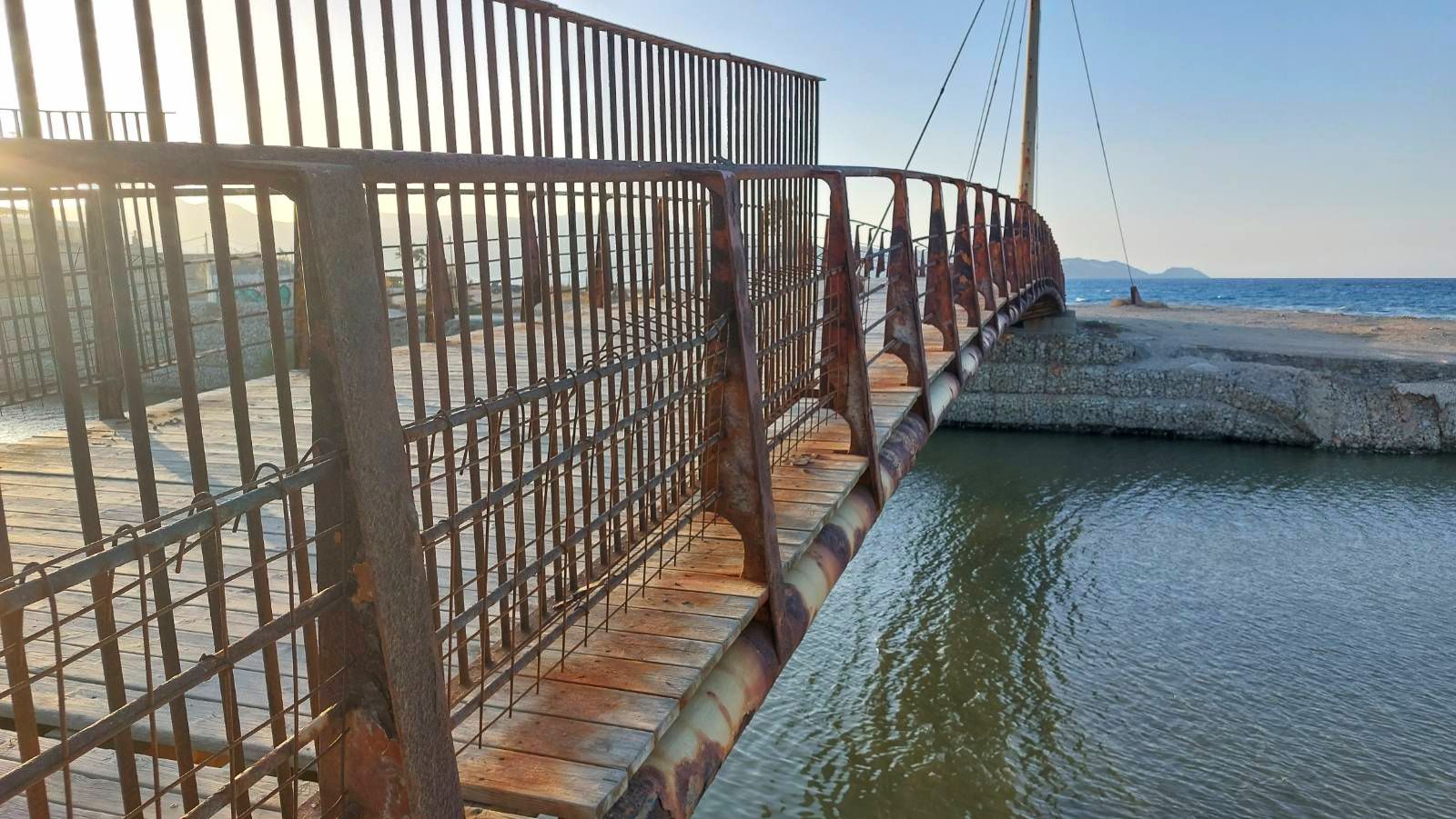 pezogefyra kalatrava karavolas 12