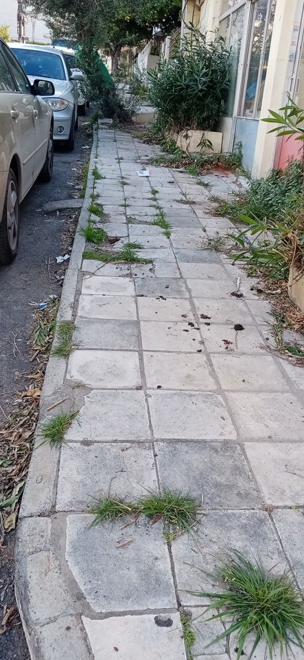 Πόρος πεζοδρόμιο