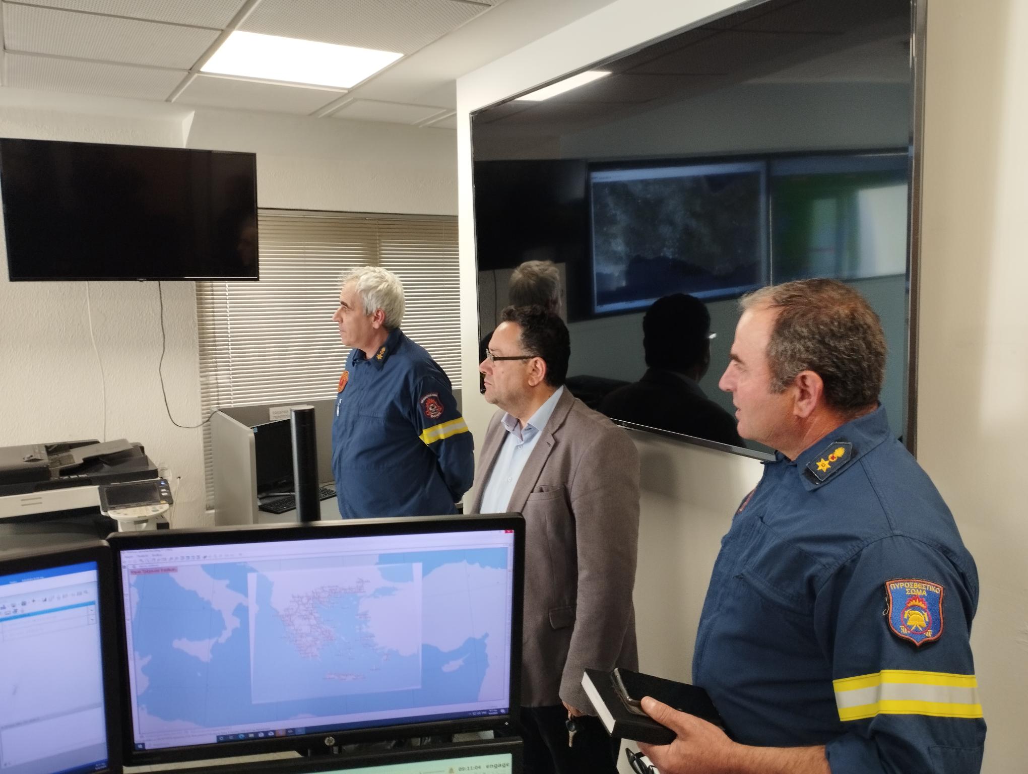 Περιοδεία αντιπροσωπείας του ΚΚΕ στον 1ο Πυροσβεστικό Σταθμό Ηρακλείου