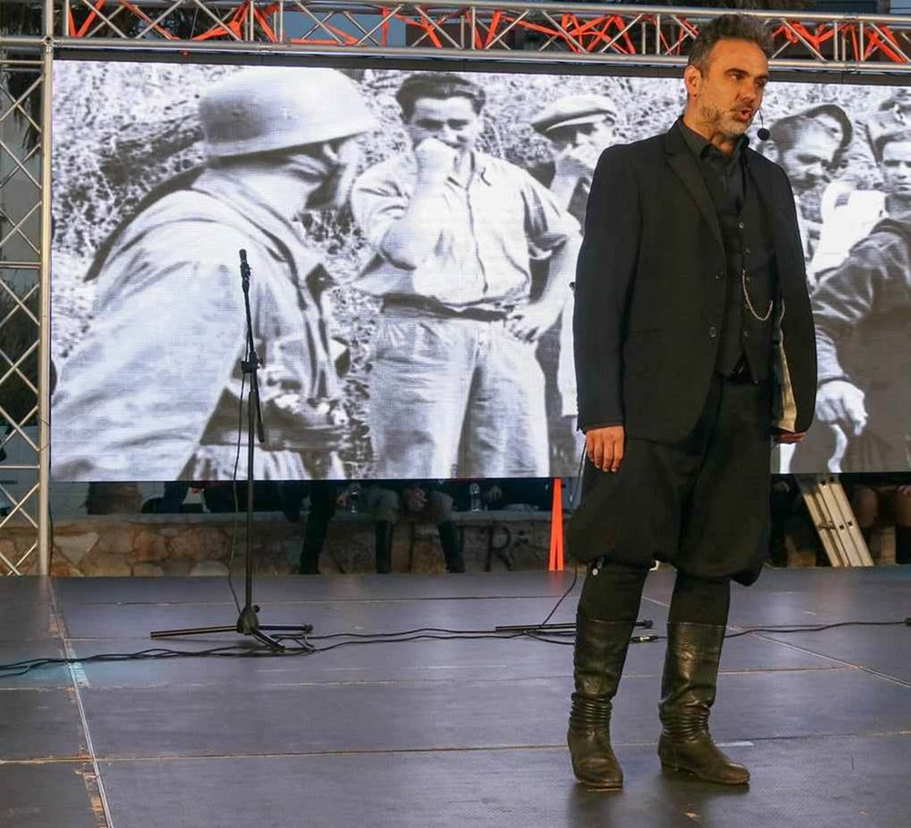 Μεγαλακάκης παράσταση