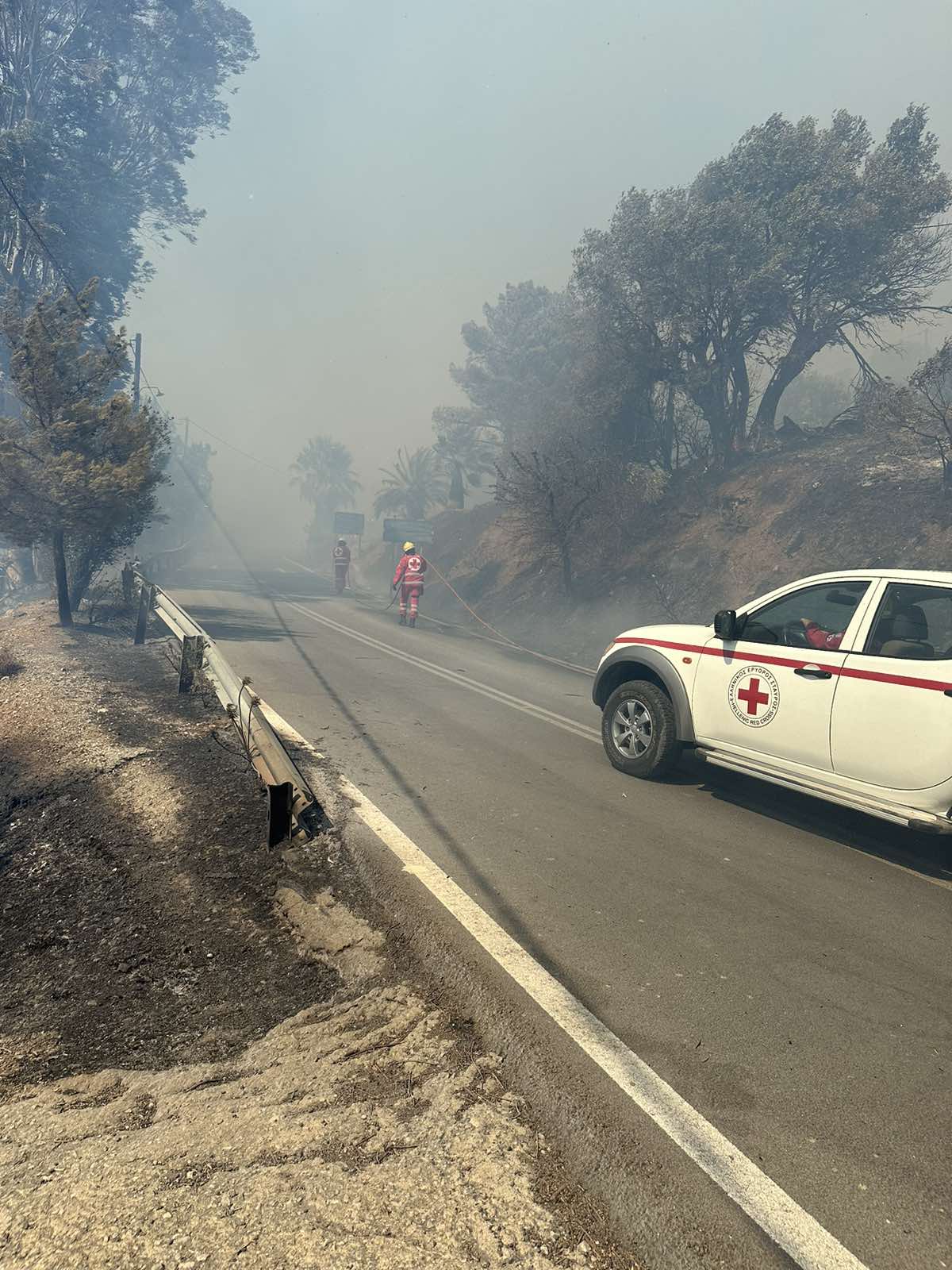 Ελληνικός Ερυθρός Σταυρός: Σκληρή μάχη με τις φλόγες δίνουν οι εθελοντές Σαμαρείτες-Διασώστες στο Ρέθυμνο