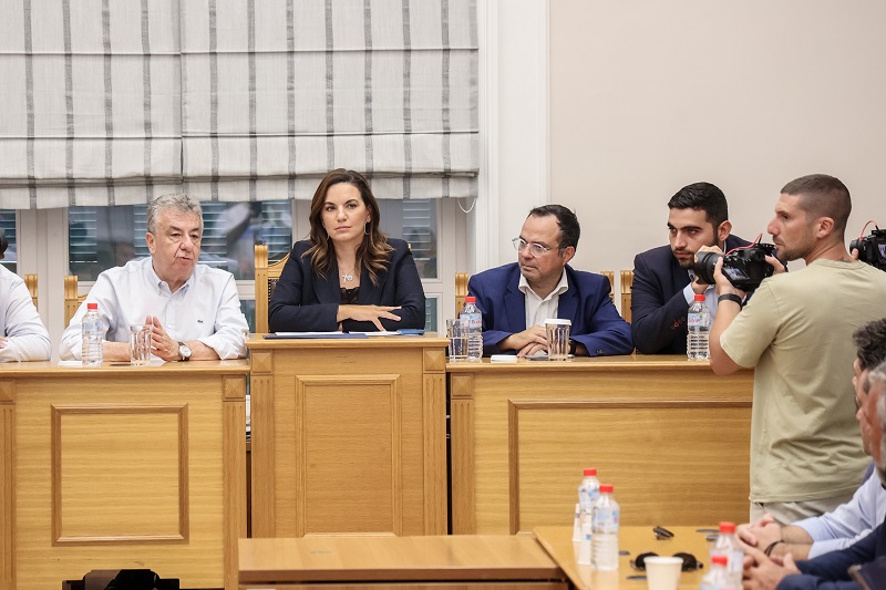  Ηράκλειο: Σύσκεψη παρουσία της Ό. Κεφαλογιάννη, στην Περιφέρεια