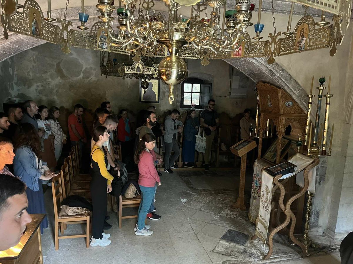 σύναξη νέων