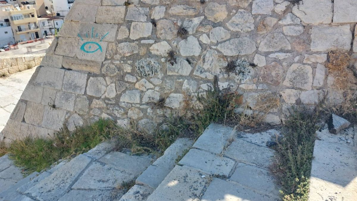 tafos kazantzaki vromia3