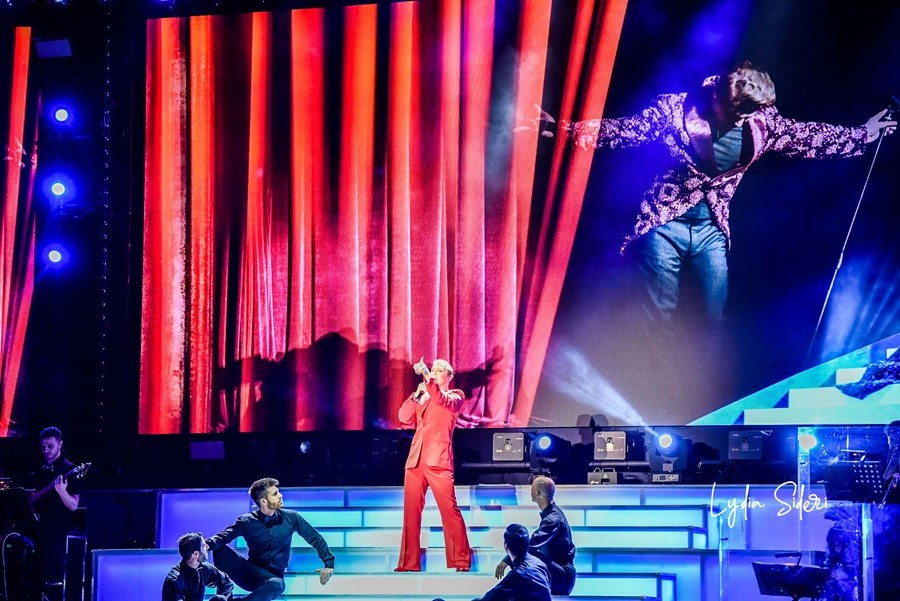 Τάκης Ζαχαράτος