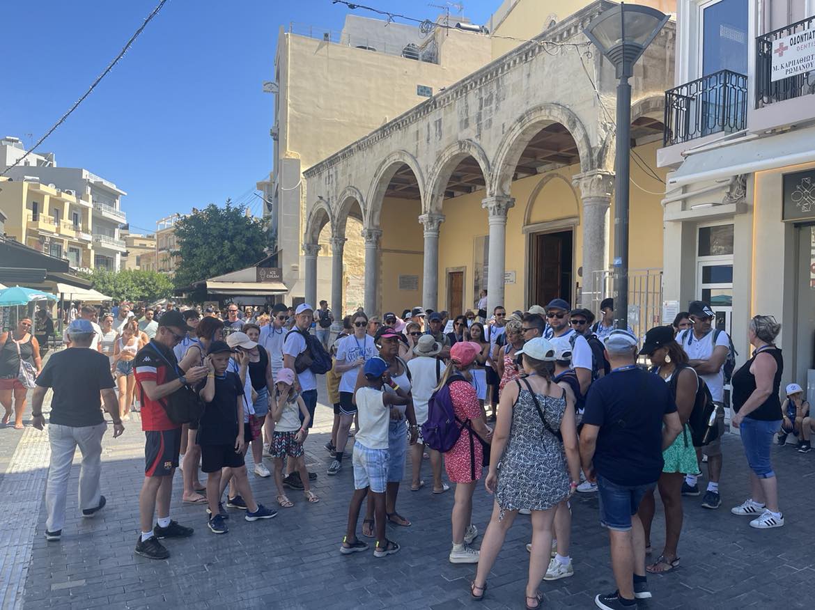 τουρίστες κέντρο ηράκλειο διακοπές