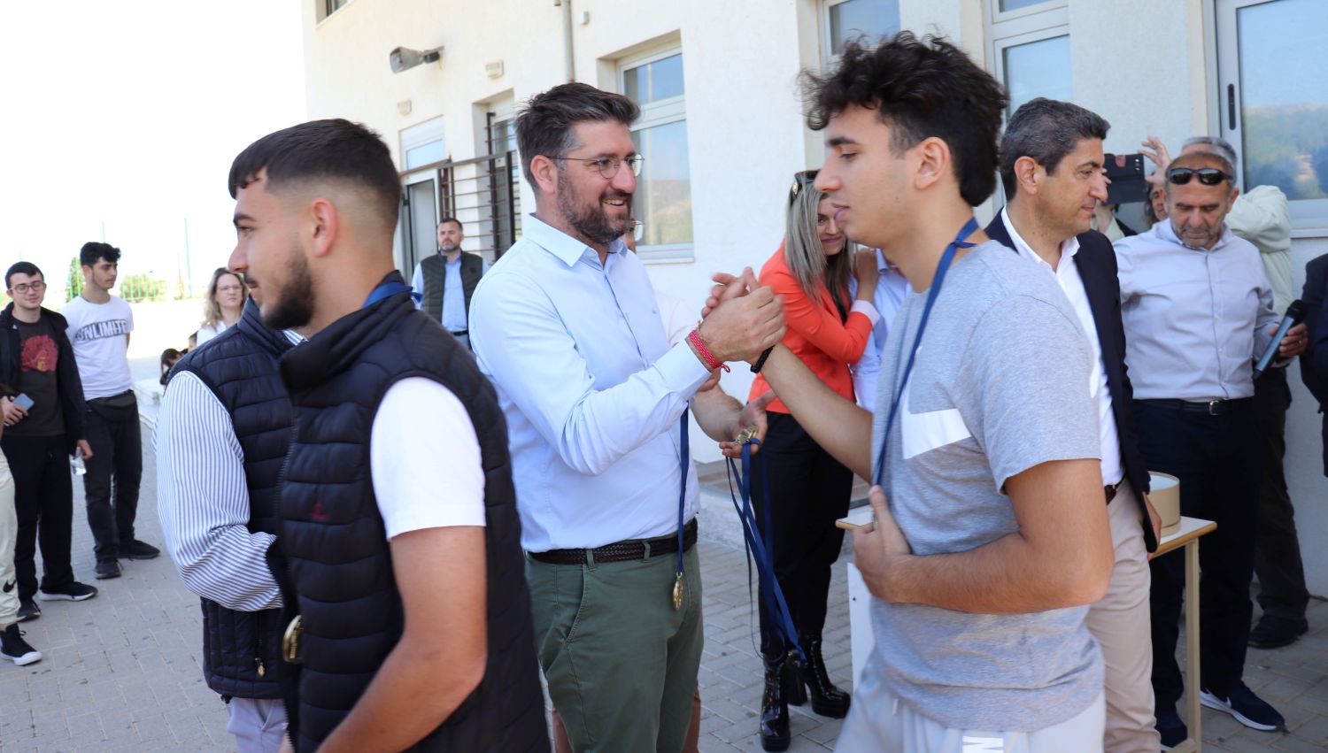 vraveysi omadas podosfairou4