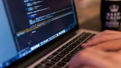 Επιτήδειοι χρησιμοποιούν την υπογραφή του Μ. Καραμαλάκη για απάτες!