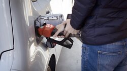 Πόλεμος στη Μέση Ανατολή: Εφιαλτικό για την Ελλάδα το σενάριο για άλμα του πετρελαίου στα 150 δολάρια 