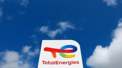 Μέση Ανατολή: Ο κολοσσός TotalEnergies αναστέλλει περίπου το 15% της παγκόσμιας παραγωγής της πετρελαίου και φυσικού αερίου