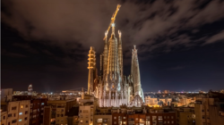 Στο τελικό της ύψος η Σαγράδα Φαμίλια μετά από 144 χρόνια