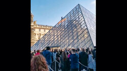 Παραιτήθηκε η διευθύντρια του Μουσείου του Λούβρου