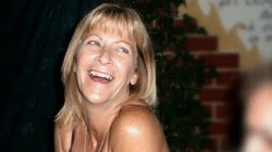 Στο εδώλιο μετά από 17 χρόνια: Η οικογένεια της Jean Hanlon ζητά δικαιοσύνη για τον θάνατό της