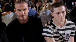 Ο Ντέιβιντ και η Βικτόρια Μπέκαμ ευχήθηκαν δημόσια στον γιο τους Μπρούκλιν παρά τη ρήξη στην οικογένεια