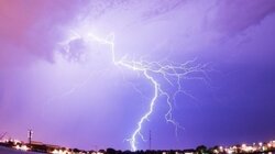 Τον χτύπησε κεραυνός την ώρα που εργαζόταν - Στο νοσοκομείο Χανίων ένας 40χρονος άνδρας