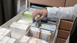 Φάρμακα σε συρτάρι φαρμακείου