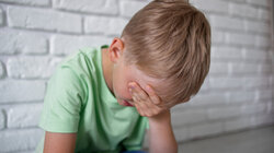 Αγόρι, Κακοποίηση