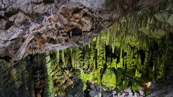 Δικταίον Άντρον