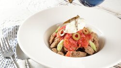 Το Κρητικό Μενού της MINOAN LINES παρουσιάζει τις νέες καλοκαιρινές γεύσεις, βασισμένες στην εποχικότητα & τις φρέσκες πρώτες ύλες