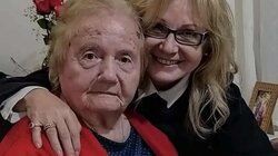 Η Αγγελική Νικολούλη με τη μητέρα της