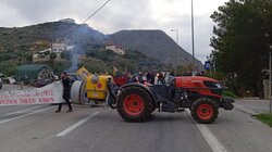 Αγρότες, Μεγάλα Χωράφια, Μπλόκο