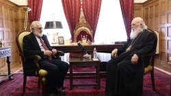 Η συνάντηση του αρχιεπισκόπου Ιερωνύμου με τον Γιάννη Σμαραγδή