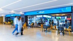 Τα πρώτα καταστήματα Allwyn είναι εδώ – Νέα εποχή για το δίκτυο των καταστημάτων του ΟΠΑΠ