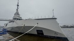 Η φρεγάτα «Κίμων» εν πλω προς τον Ναύσταθμο Σαλαμίνας - Βίντεο