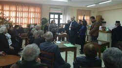 Συγκίνηση στην κοπή της πρωτοχρονιάτικης πίτας... για τα 40 χρόνια λειτουργίας του ΚΑΠΗ Χάρακα