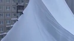 Ρωσία: Πολυκατοικίες «θαμμένες» κάτω από το χιόνι - Δύο νεκροί από τη σφοδρή κακοκαιρία