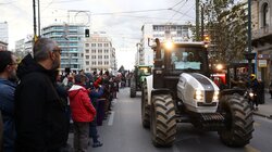 Αγροτικό συλλαλητήριο στην Αθήνα: Στο δρόμο για το Σύνταγμα δεκάδες τρακτέρ