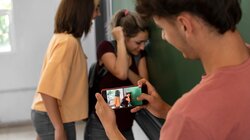 Μπούλινγκ σχολικός εκφοβισμός