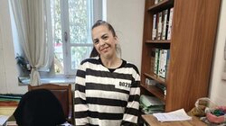 Η πιο χαμογελαστή …βαρυποινίτισσα στα δικαστήρια Ηρακλείου 