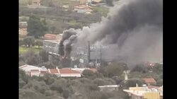 Μεγάλη φωτιά σε χώρο επιχείρησης με αθλητικά είδη στα Σπάτα