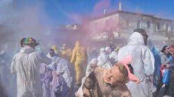 Τα Αλευρομουτζουρώματα γέμισαν το Γαλαξίδι με χρώμα