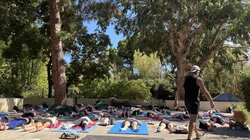 Ρέθυμνο: «Ο Φλεβάρης κι αν φλεβίσει, η… γιόγκα θα ξαναγυρίσει»!