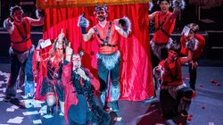 Κέφι, χαρά, φαντασία και δημιουργικότητα στον Χορό των Ομάδων του Ρεθεμνιώτικου Καρναβαλιού! 