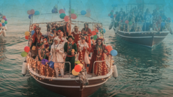 Στον Δήμο Αγίου Νικολάου στήνεται μια γιορτινή σκηνή για το επόμενο τριήμερο 