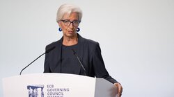 ΕΚΤ: Αμετάβλητα τα επιτόκια όσο ο πληθωρισμός κινείται στο 2%