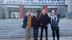 Παράσταση διαμαρτυρίας από το ΜέΡΑ25 στην Αστυνομική Διεύθυνση Ηρακλείου