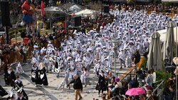 Αποκριάτικες παρελάσεις σε όλη τη χώρα, έρχονται τα Κούλουμα και το πέταγμα του χαρταετού