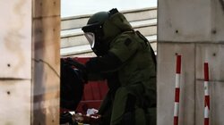 Ποιος είναι ο άνδρας που απειλούσε να ανατιναχθεί έξω από τη ΓΑΔΑ έχοντας στην κατοχή του τρεις χειροβομβίδες
