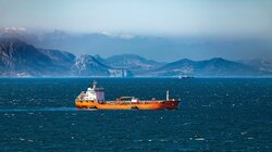 Reuters: Το πετρέλαιο κάνει άλμα 10% μετά το χτύπημα στο Ιράν, κοντά στα 80 δολάρια το Μπρεντ