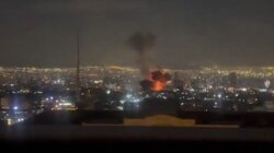 Διακόπηκε η μετάδοση της ιρανικής κρατικής τηλεόρασης – Στόχος πληγμάτων έγινε η έδρα της στην Τεχεράνη