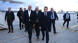 Κρήτη: Στη Σούδα ο Εμανουέλ Μακρόν – Συνάντηση με Νίκο Δένδια και επίσκεψη στο αεροπλανοφόρο «Σαρλ ντε Γκoλ»