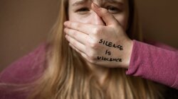 γυναίκες βία